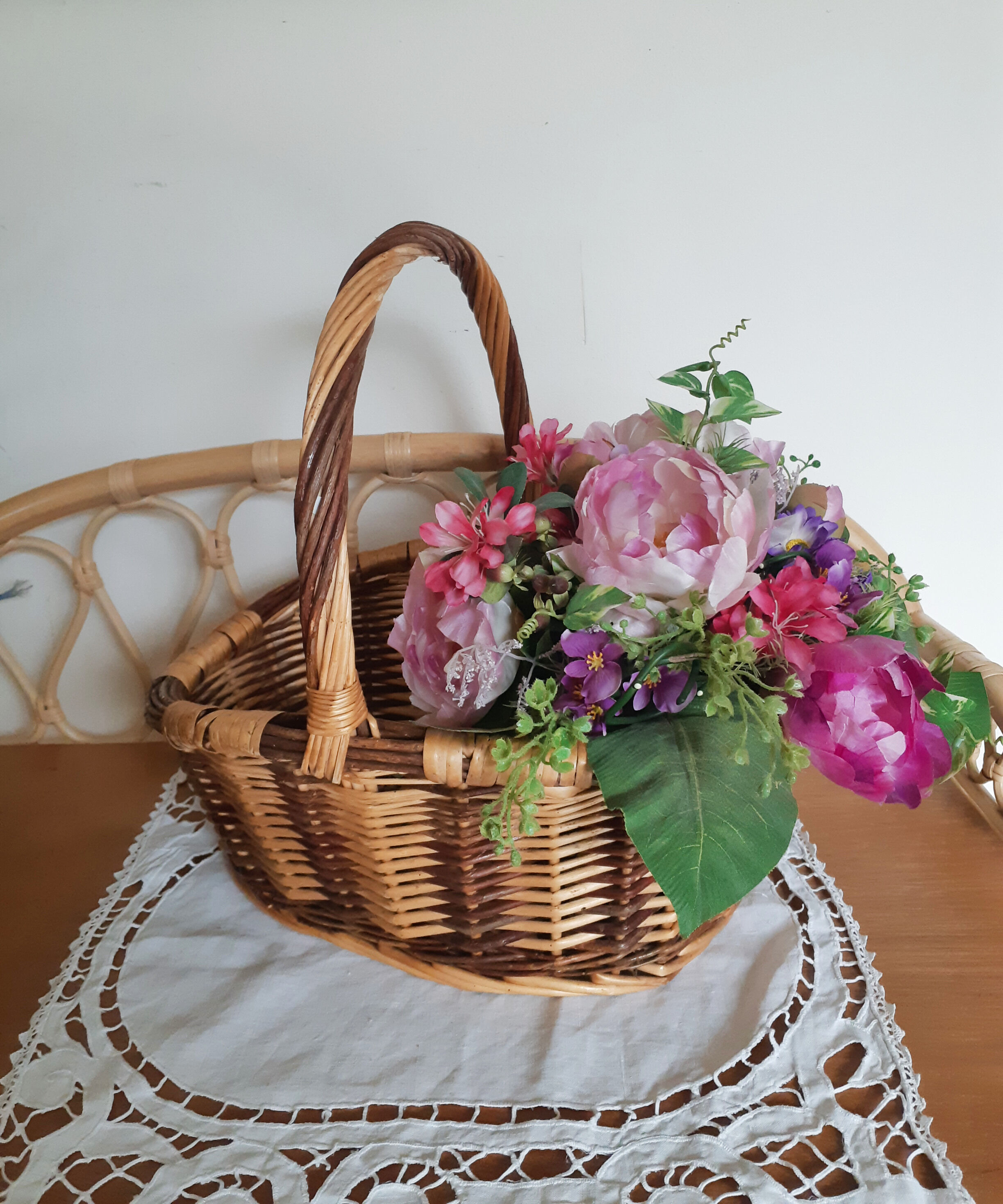 Oval rattan basket