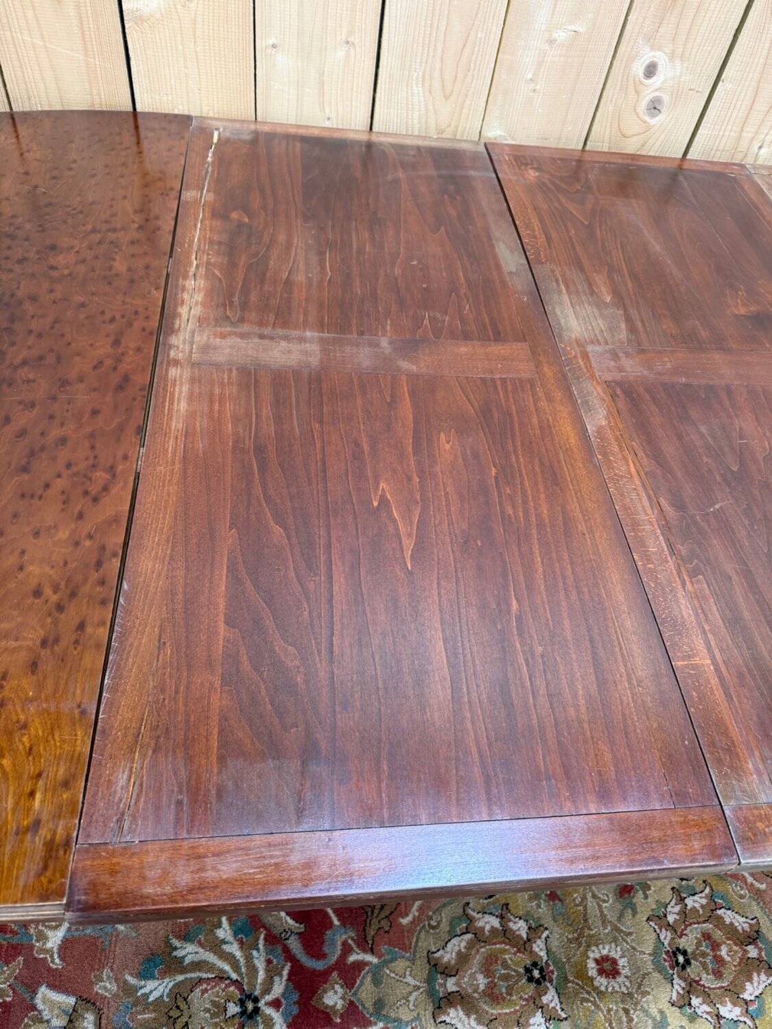 Extendable oval table in Louis XVI style – Mottled mahogany – 19th century