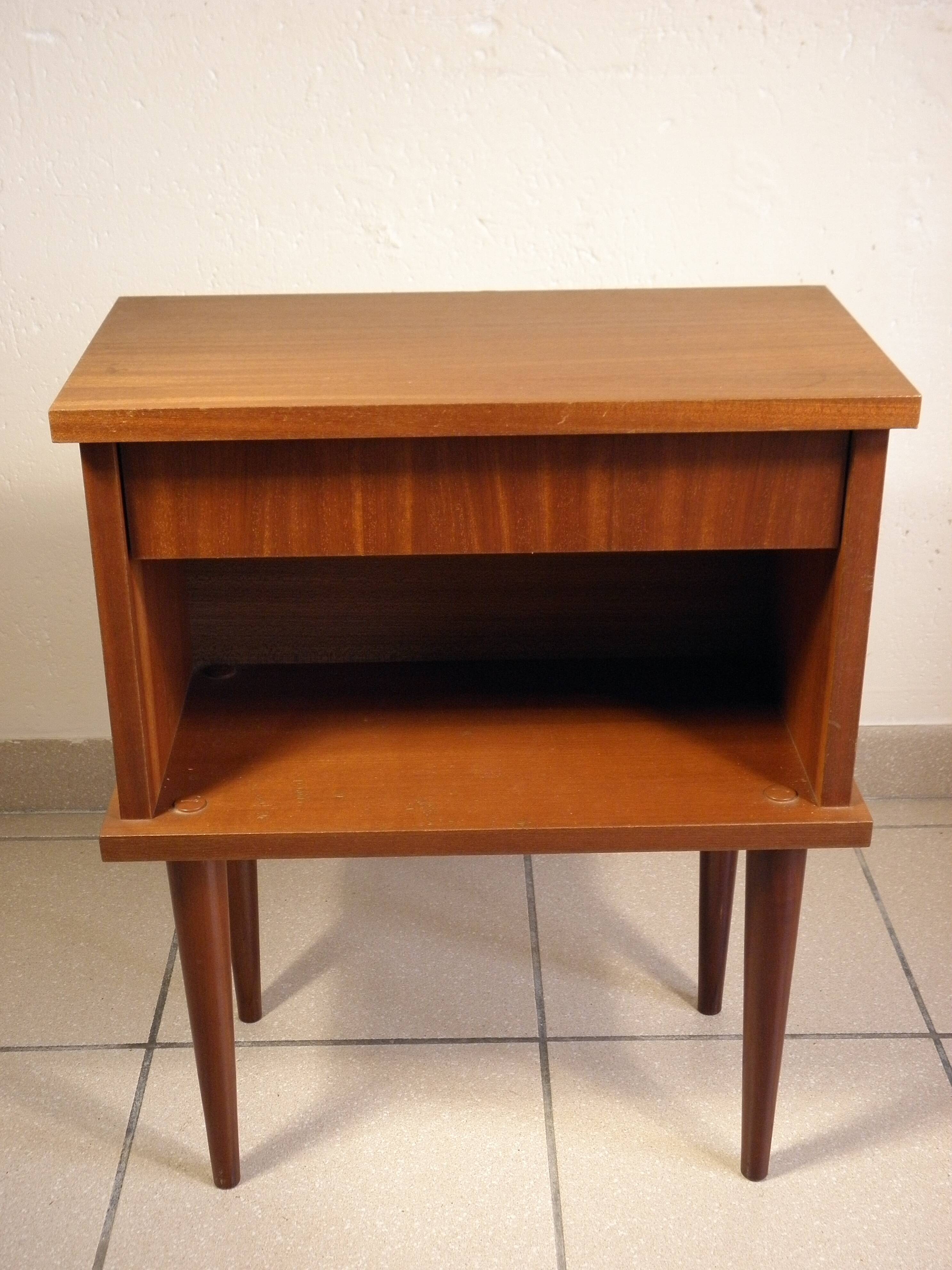 Deux tables de chevet années 60-70