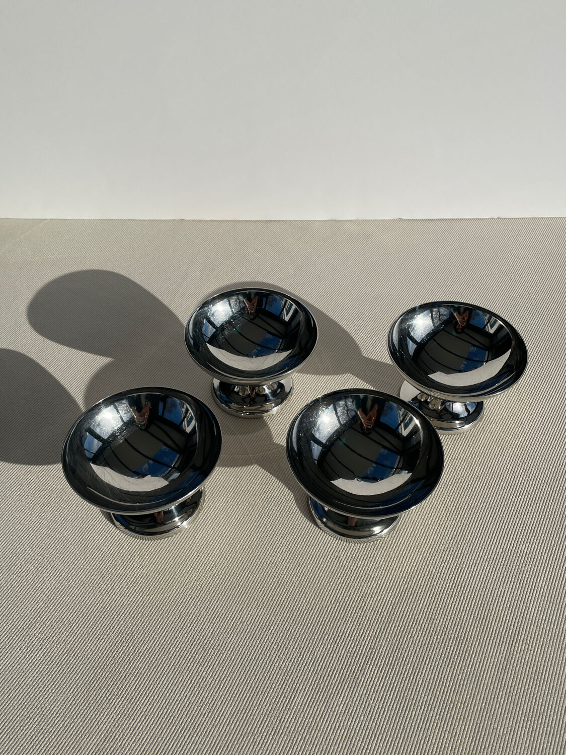 Set of 4 metal glasses / vintage stainless steel ice cream cups on a stand.