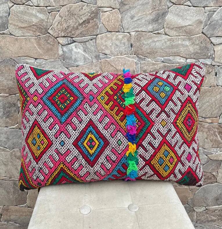 Vintage Berber kilim cushion cover: Moroccan wool cushion