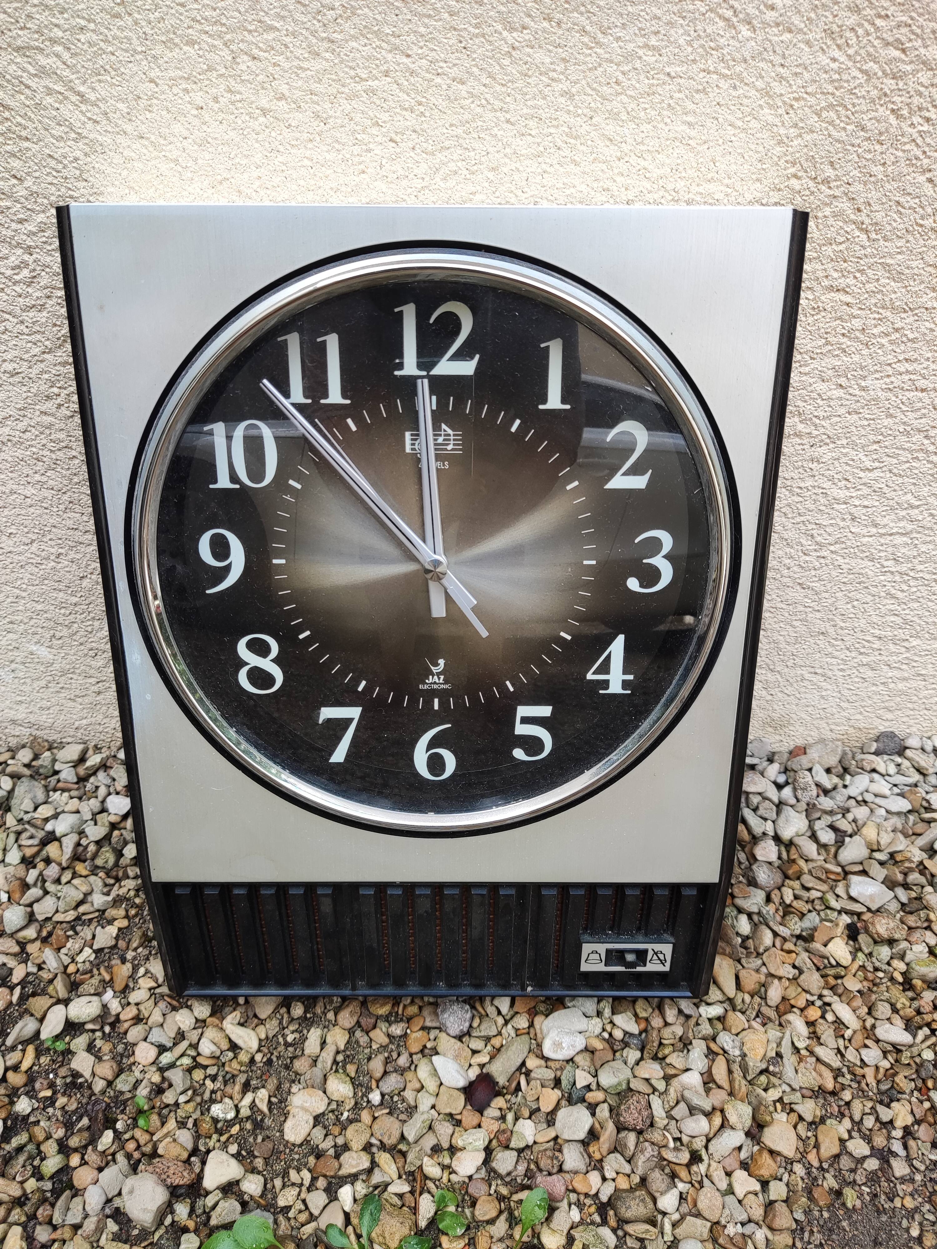 Jaz wall clock