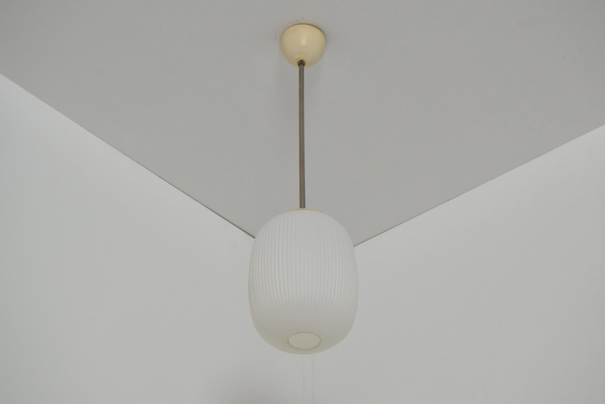 Suspension en verre du milieu du siècle années 1950