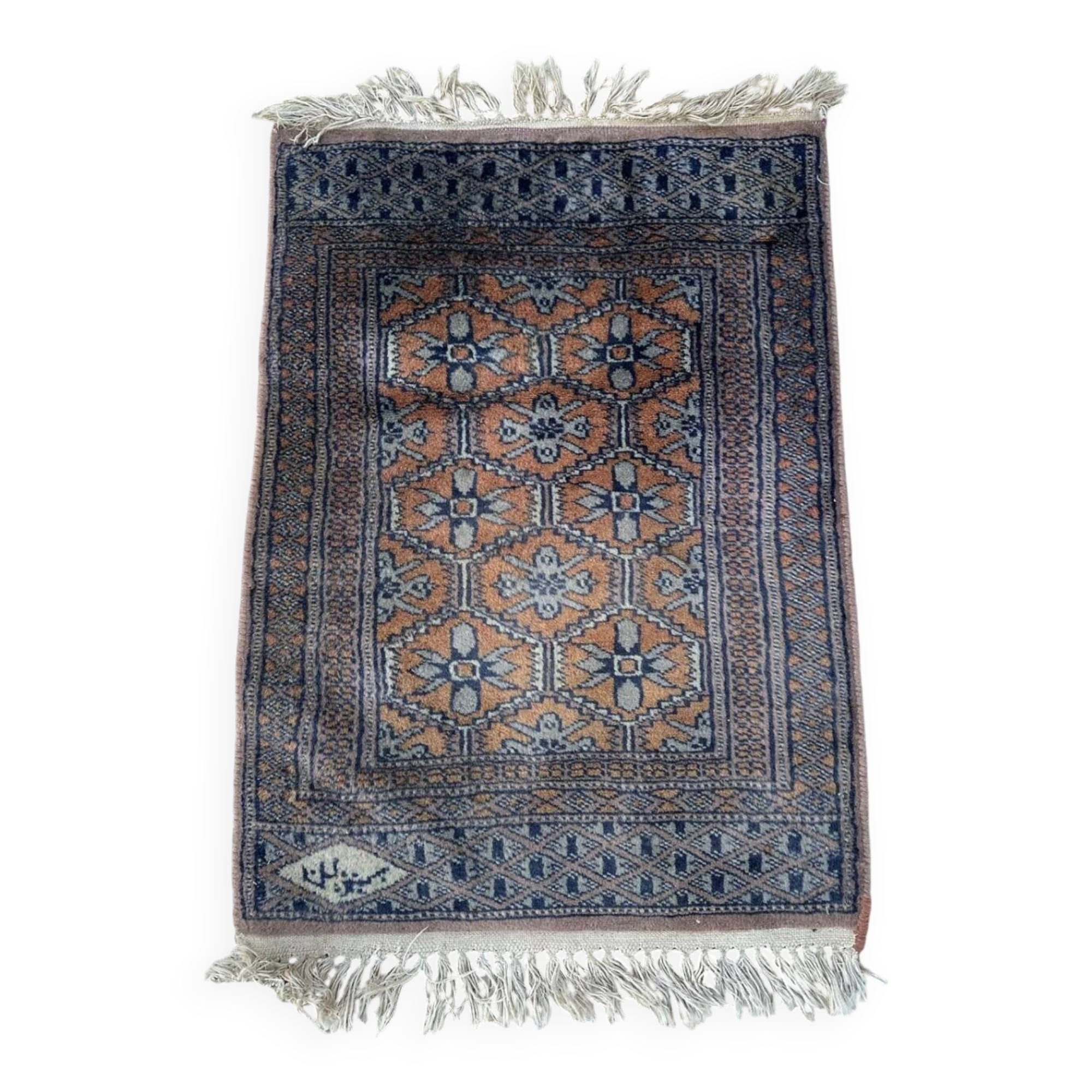 Handmade Pakistani rug