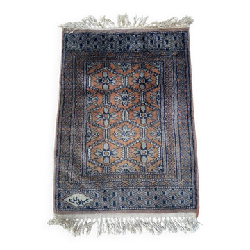 Handmade Pakistani rug