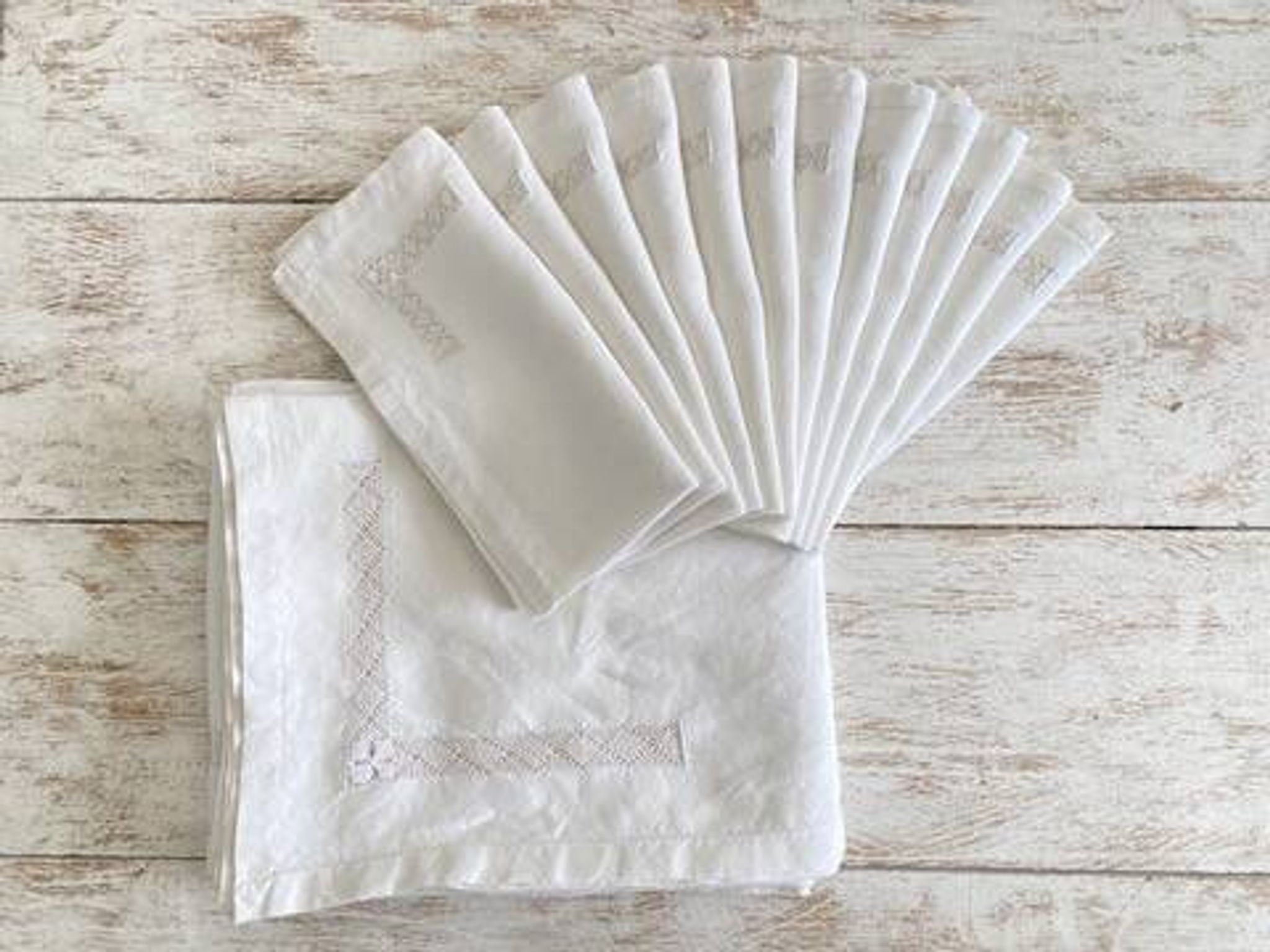Antique tablecloth with English embroidery and its 12 napkins - 230x145 cm - Linen