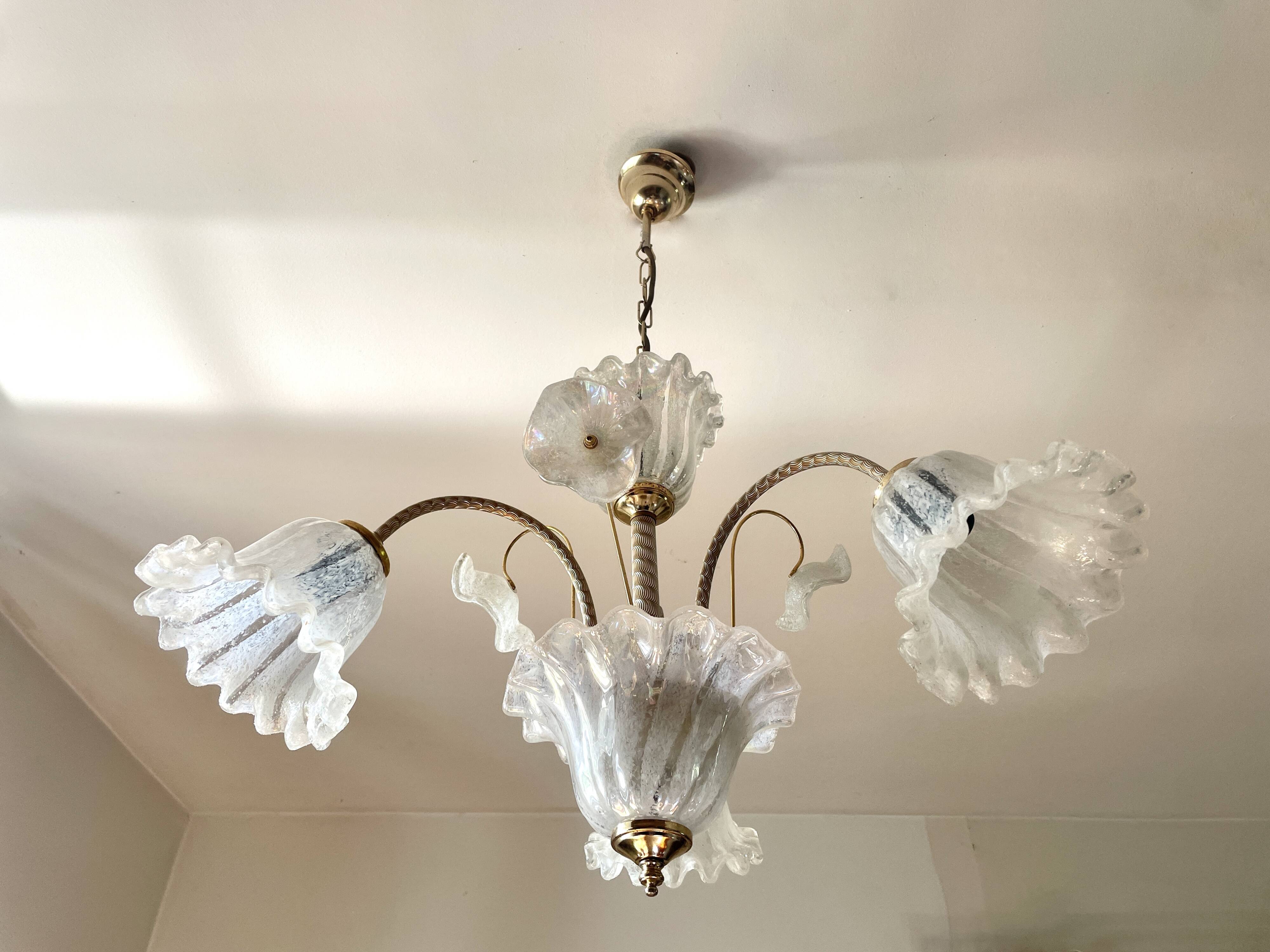 Murano chandelier with 3 iridescent flowers, 1980.