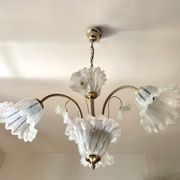 Murano chandelier with 3 iridescent flowers, 1980.