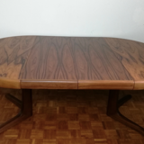 Central-footed rosewood round table
