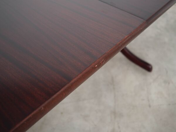 Table ronde en acajou, design danois, années 1970, fabriquée au Danemark.