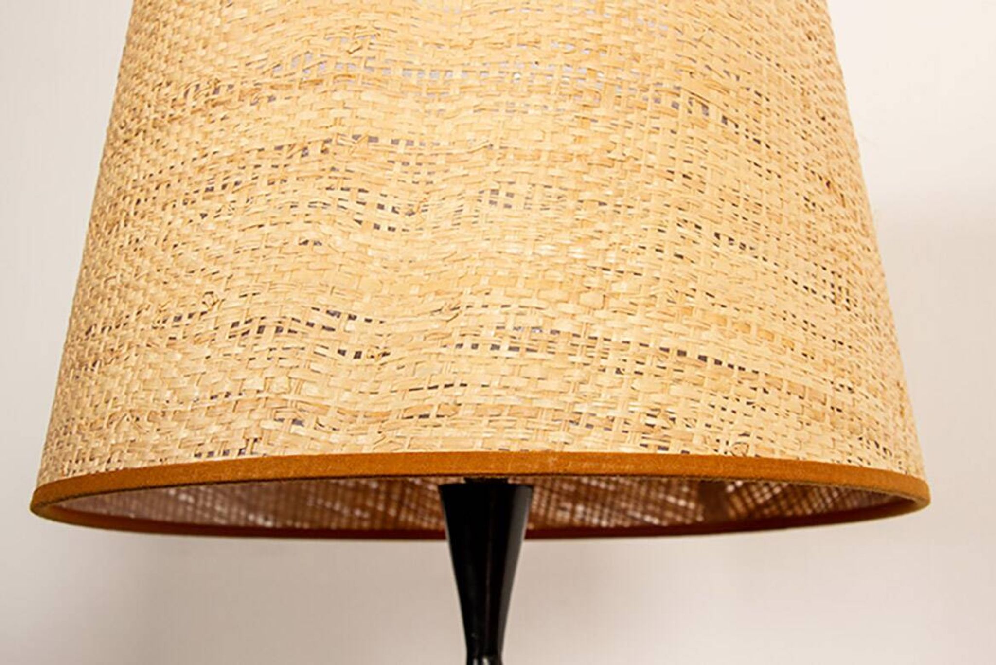lampe de table Danoise, forme de quille, en teck et ébène par Fog & Morup.
