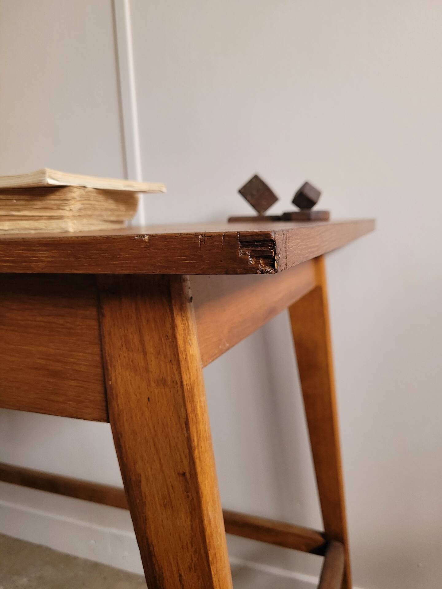 Bureau vintage pieds compas