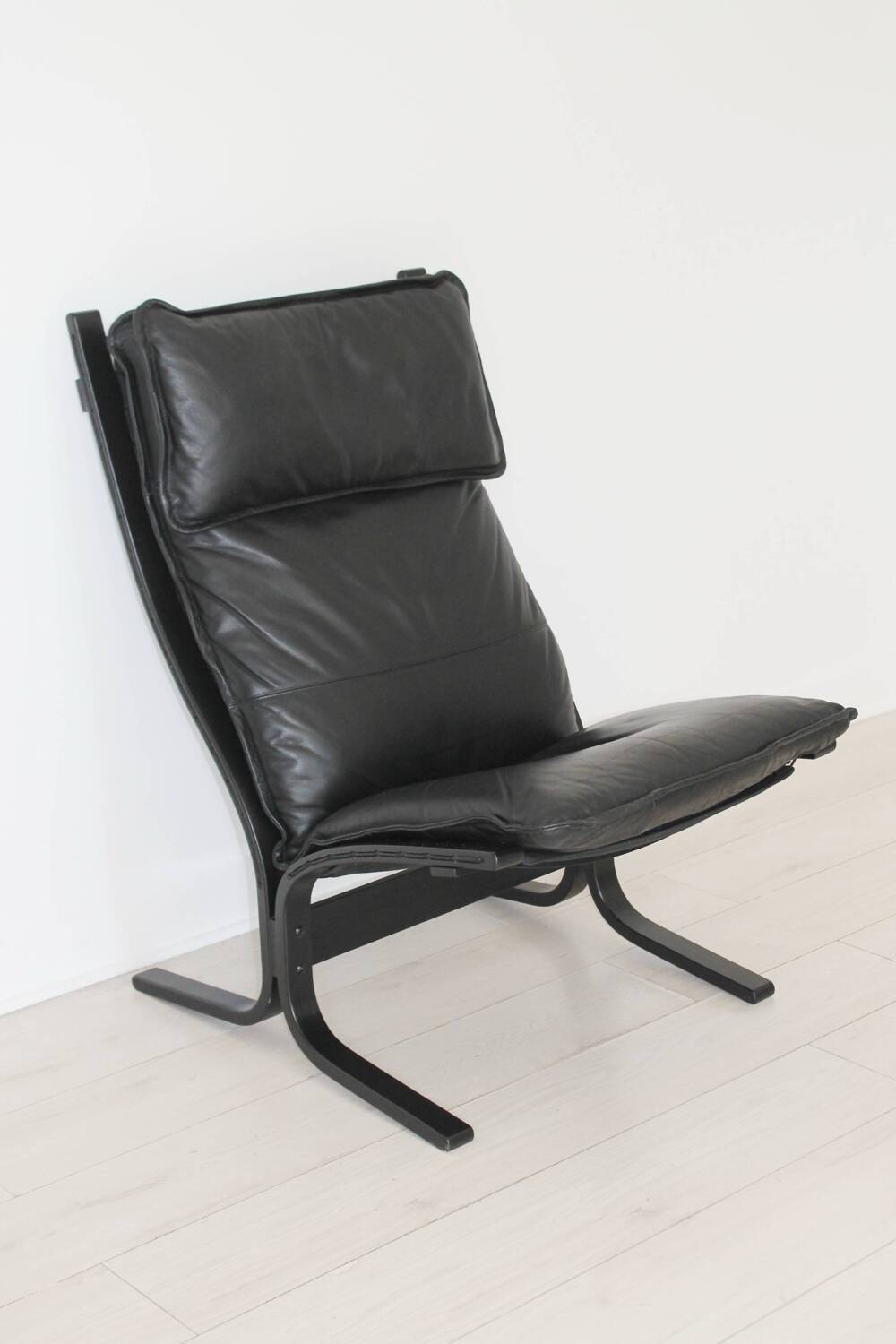 Siesta leather armchair