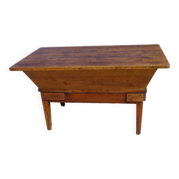 Rustic kneading trough in solid oak, removable lid and base.
