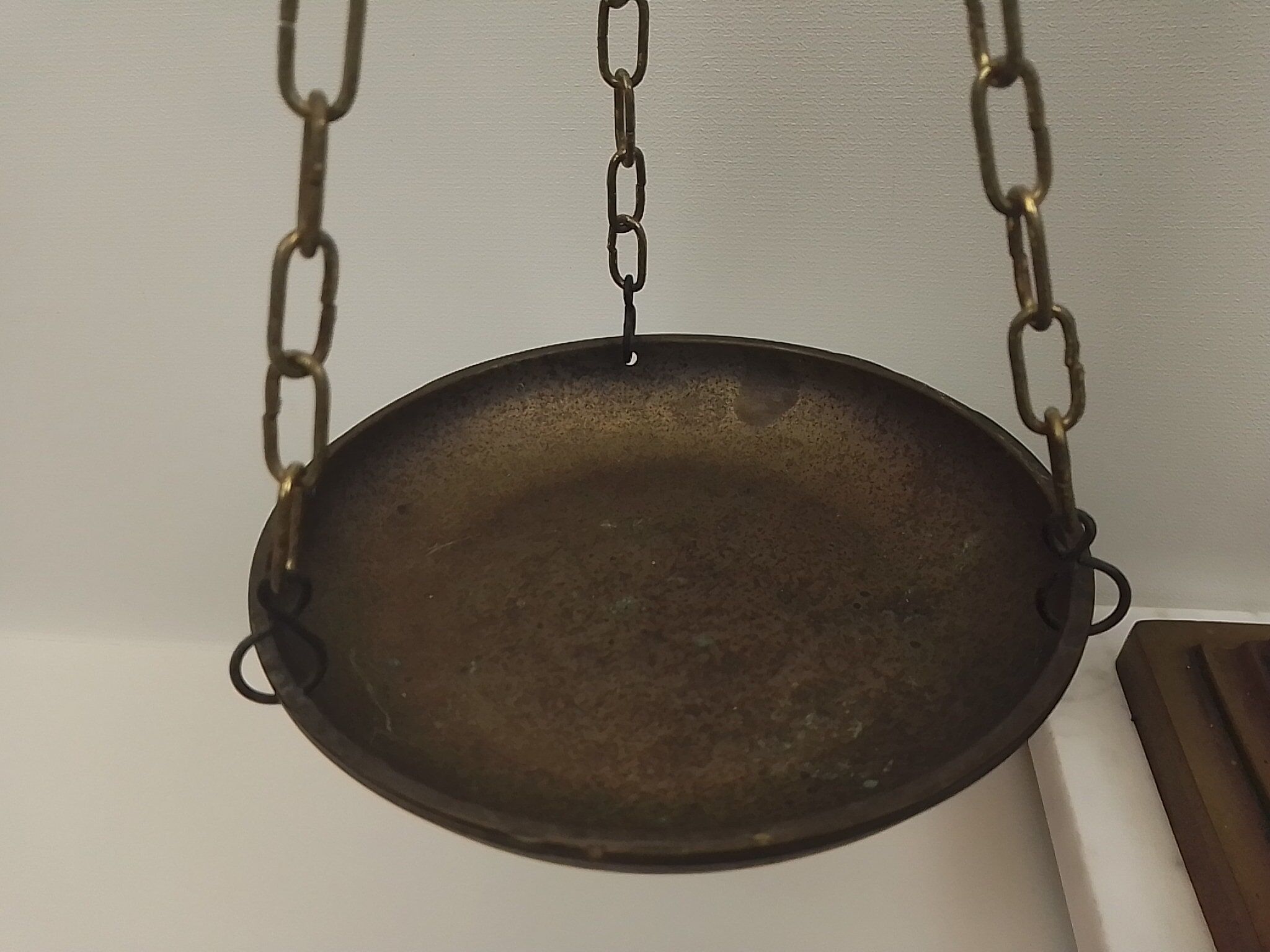 Decorative brass scale with marble base 52 cm