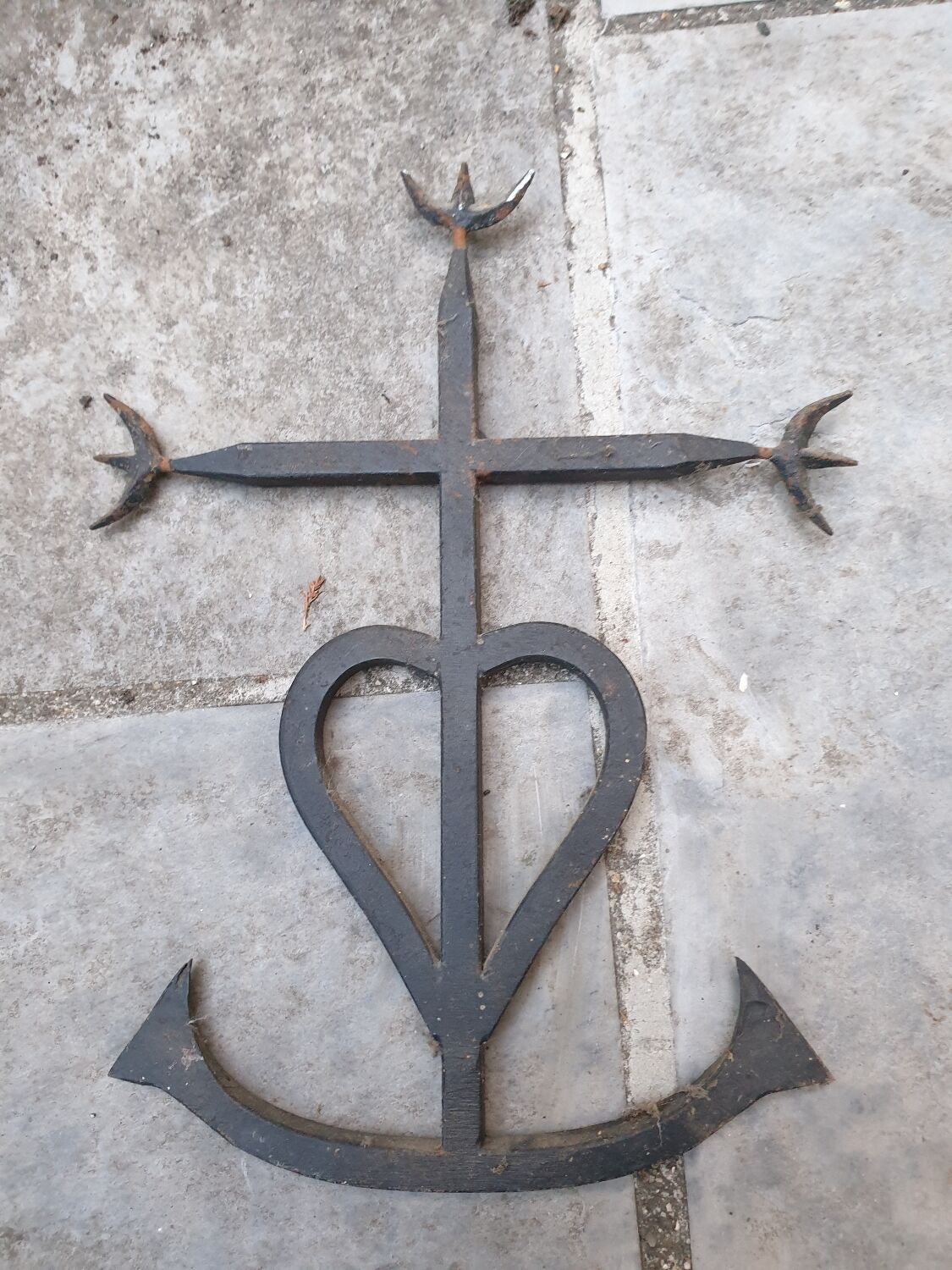 Camargue cross in cast iron