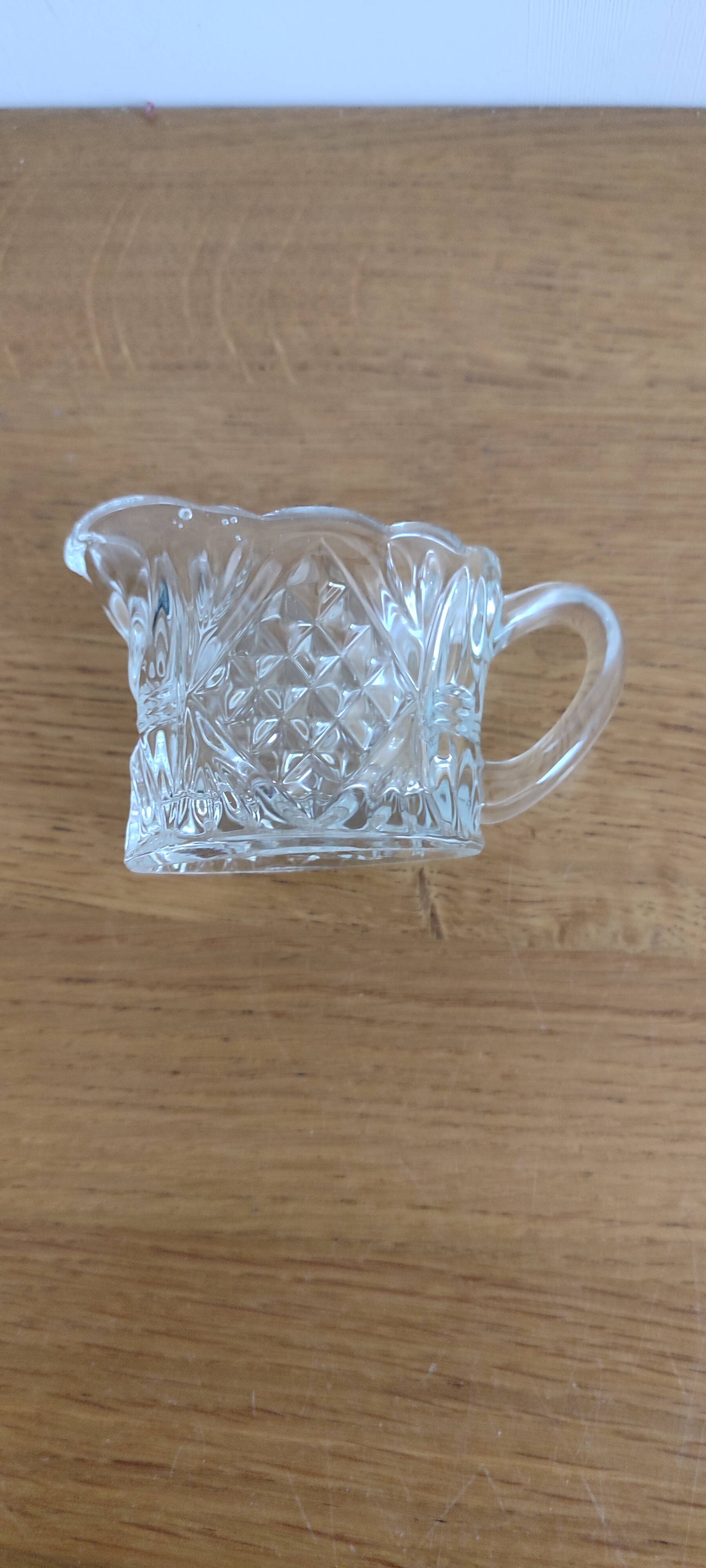 Pot à lait, crème en cristal