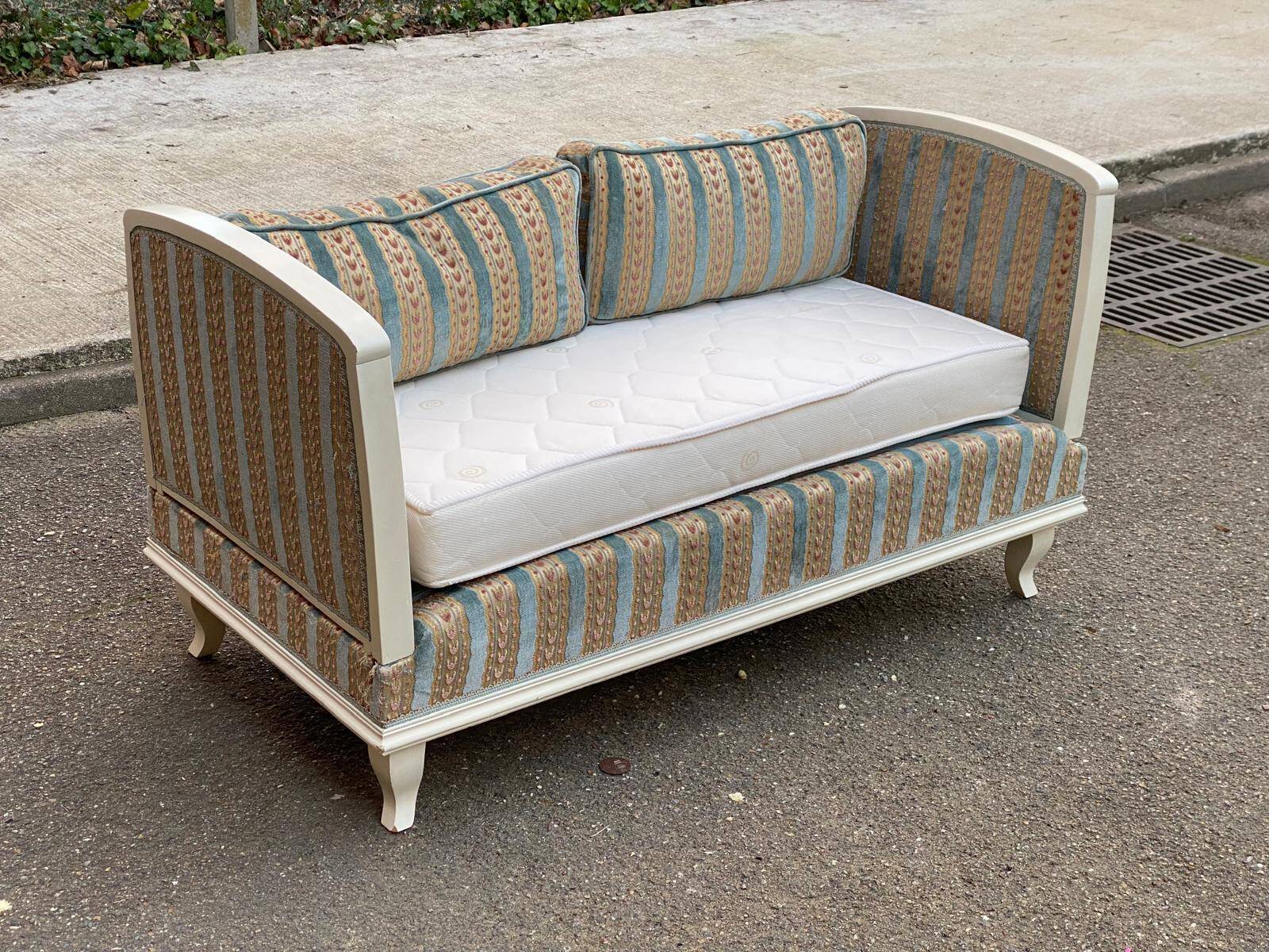 Louis XV velvet bench from the 19th century.