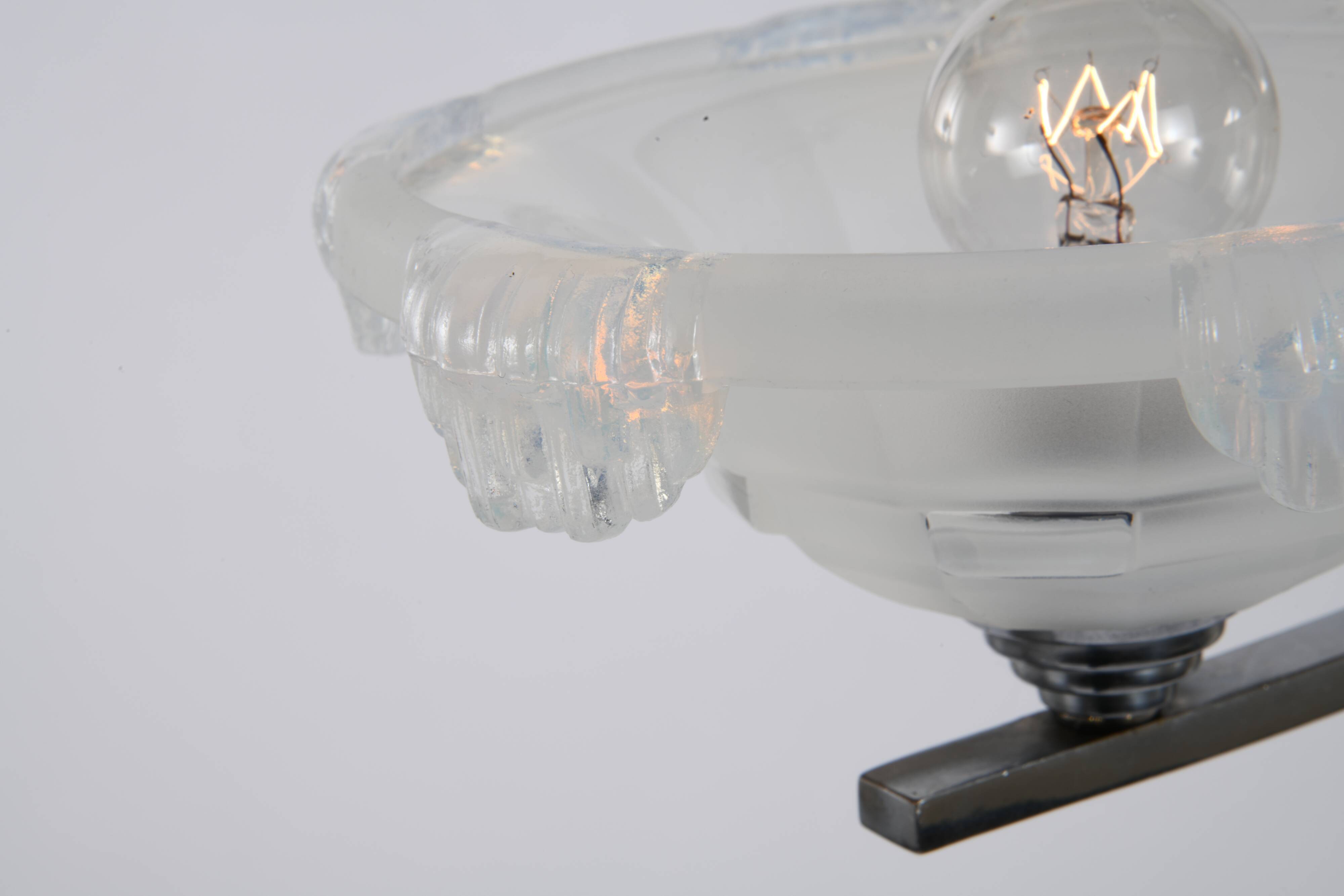 Lustre art déco en chrome et verre opalescent