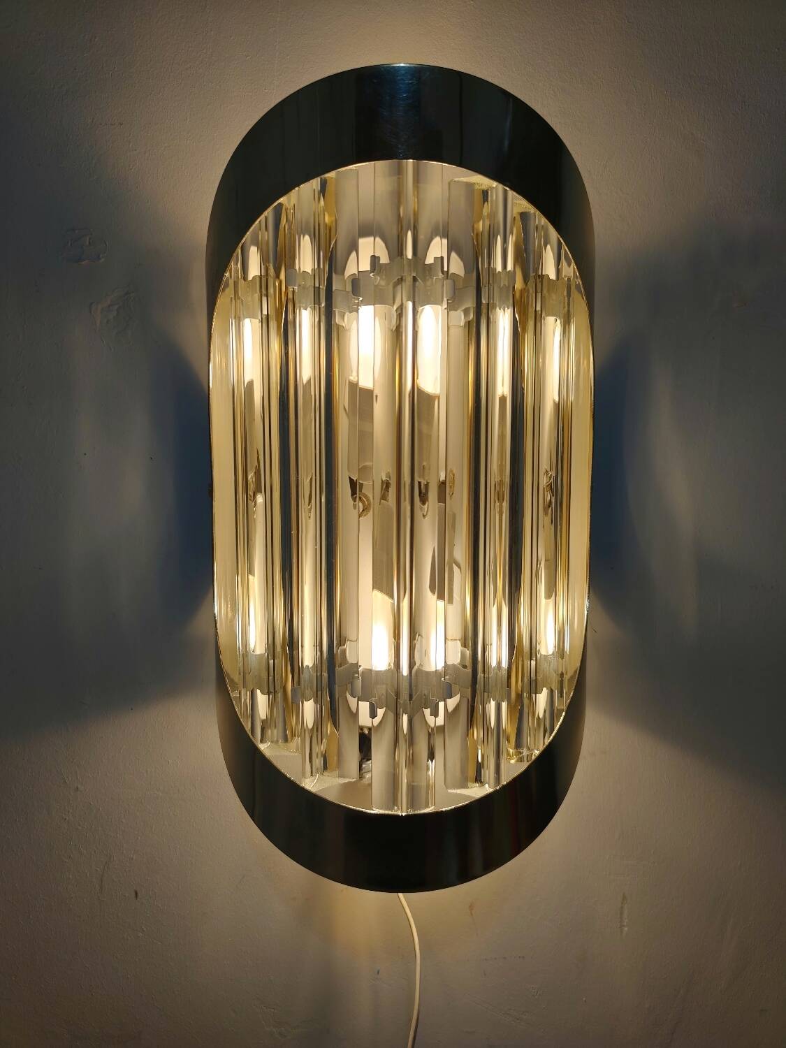 Aplique de pared de cristales. Italia, 1980s.