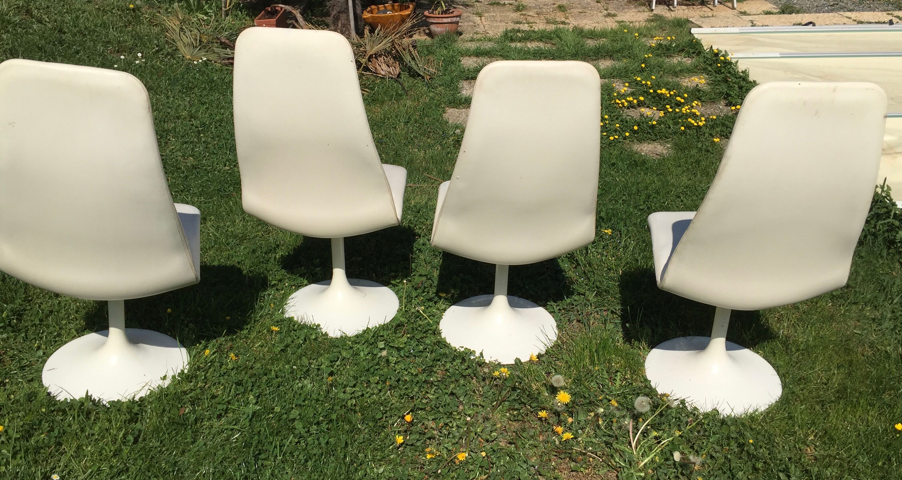 4 vintage tulip foot chairs