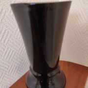 Vase en opaline noire