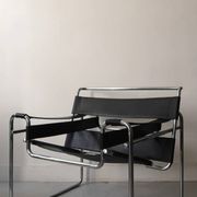 Tubular Wassily armchair in chrome and black leather, Marcel Breuer design 1970