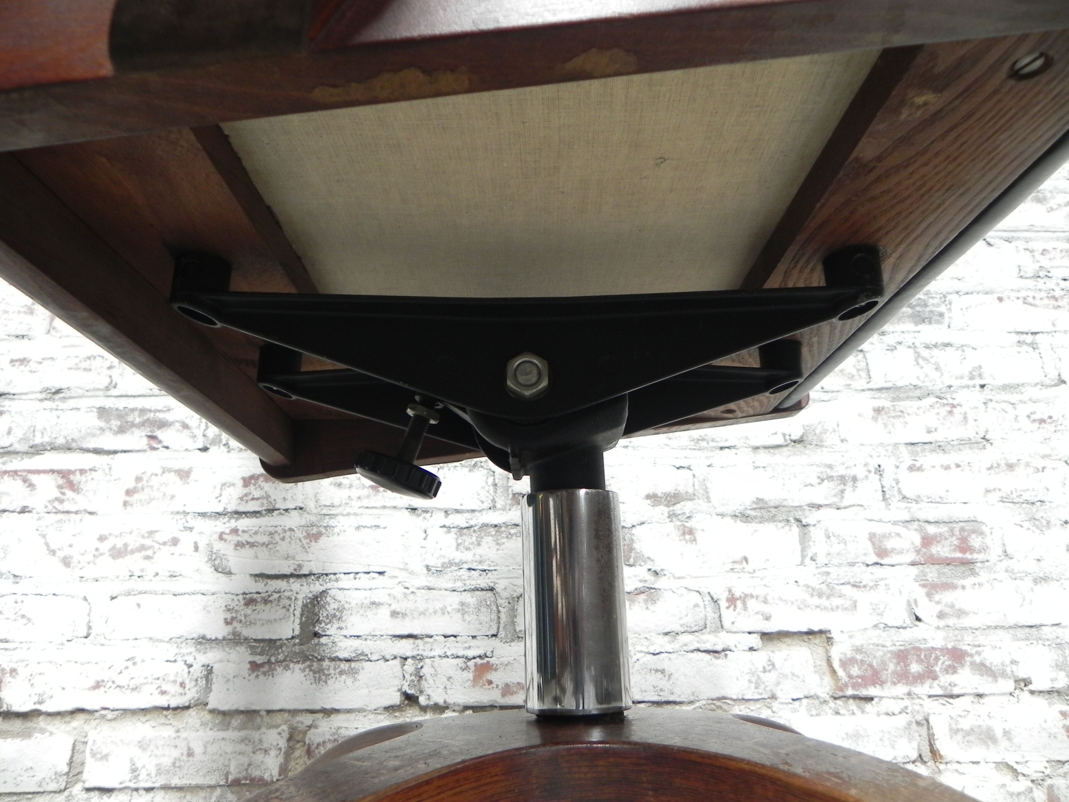 Vintage swivel office chair