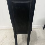 Suite de huit chaises design en cuir noir XX siècle