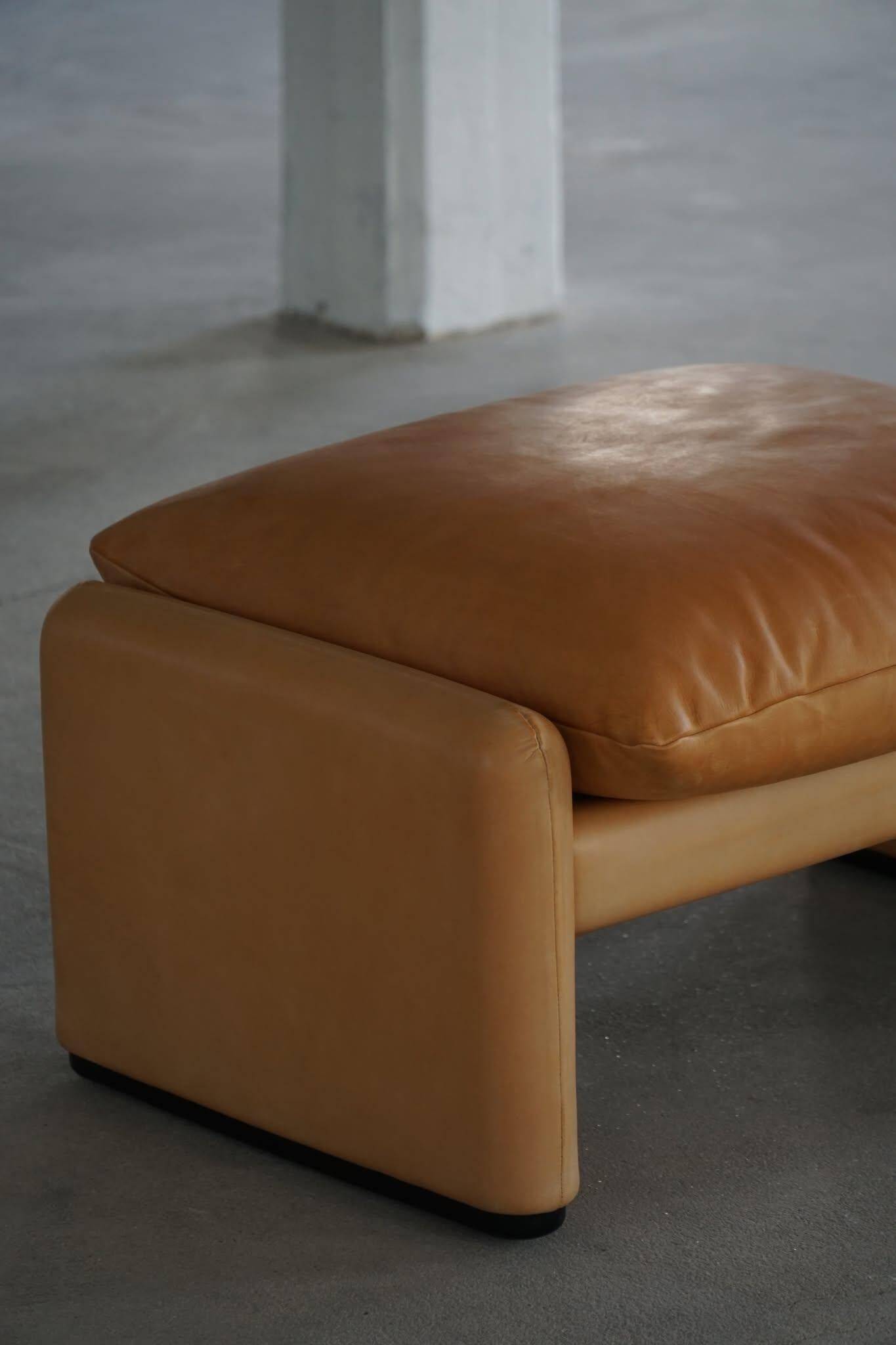 Maralunga ottoman in leather, Vico Magistretti for Cassina, Italian modern, 1973