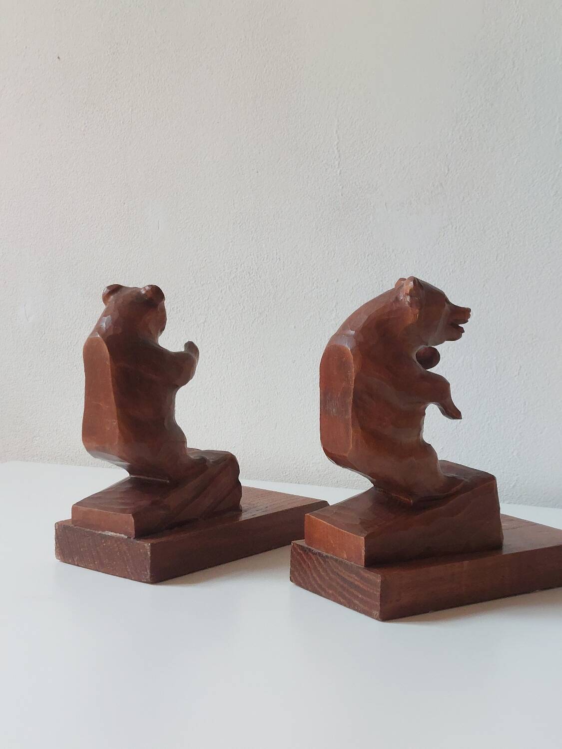 Paire de serre-livres vintage en bois sculpté à la main, décor ours