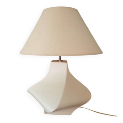 Lampe sculpturale ''Torsade'' en céramique mate – Édition KOSTKA