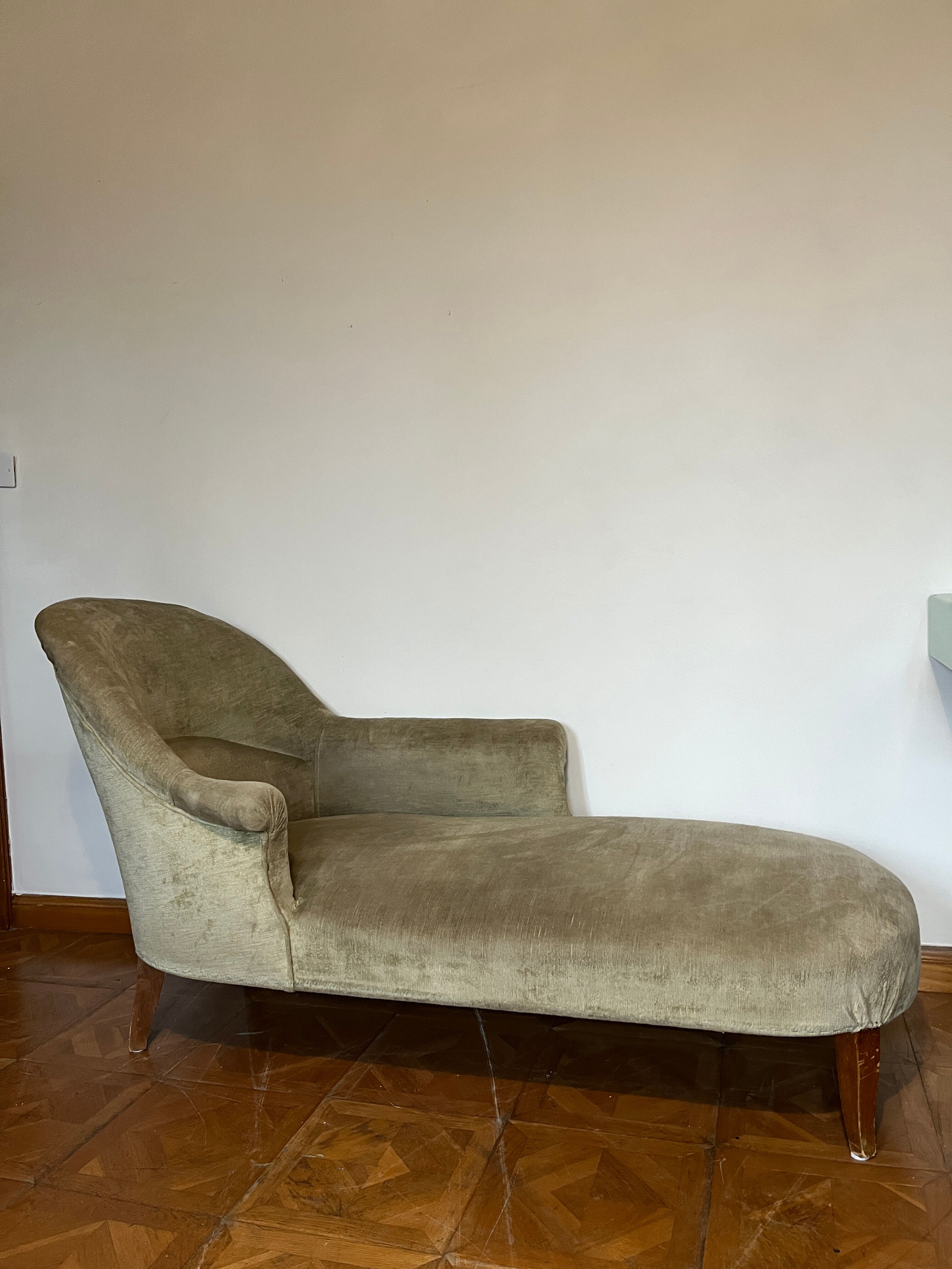 Old water-green meridian