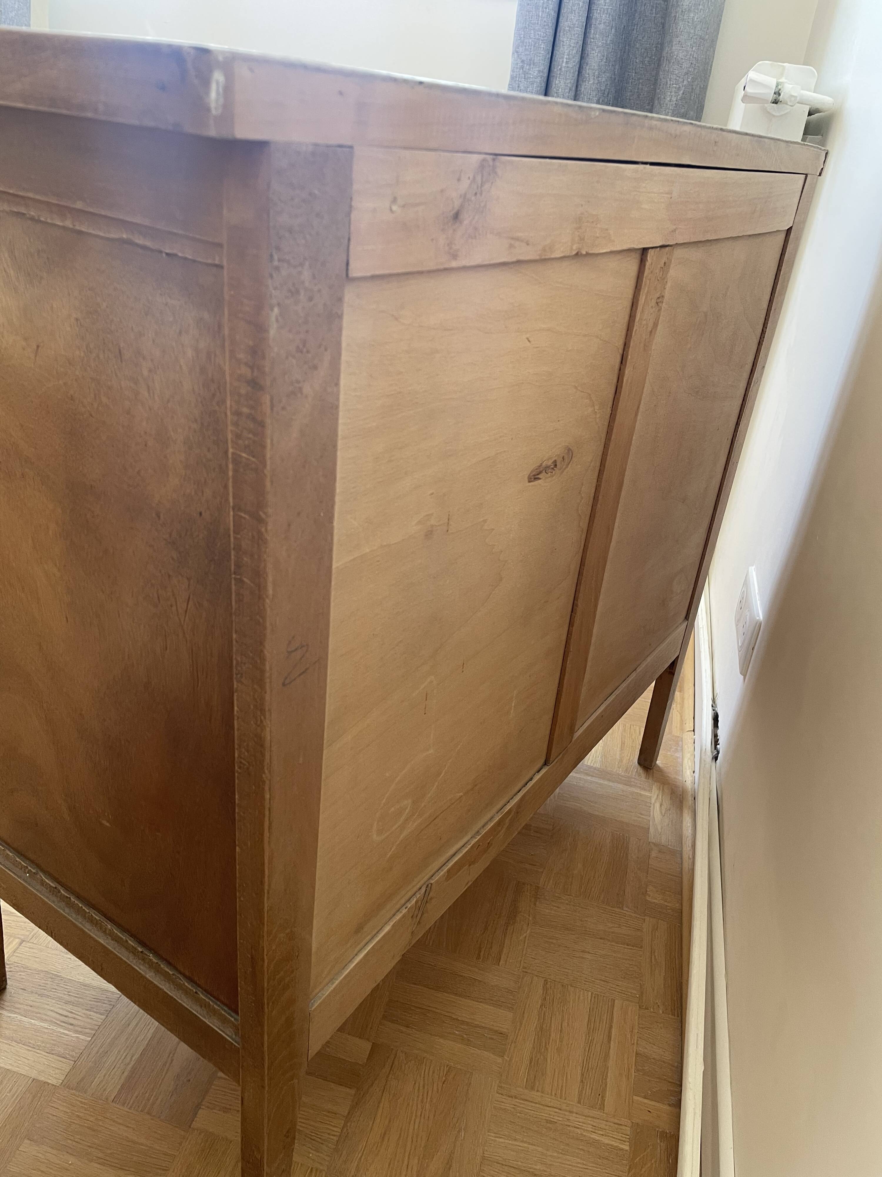 Natural wood chest of drawers