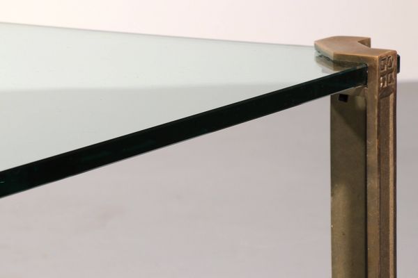 Table élégante du milieu du siècle par Peter Ghyczy modèle T24
