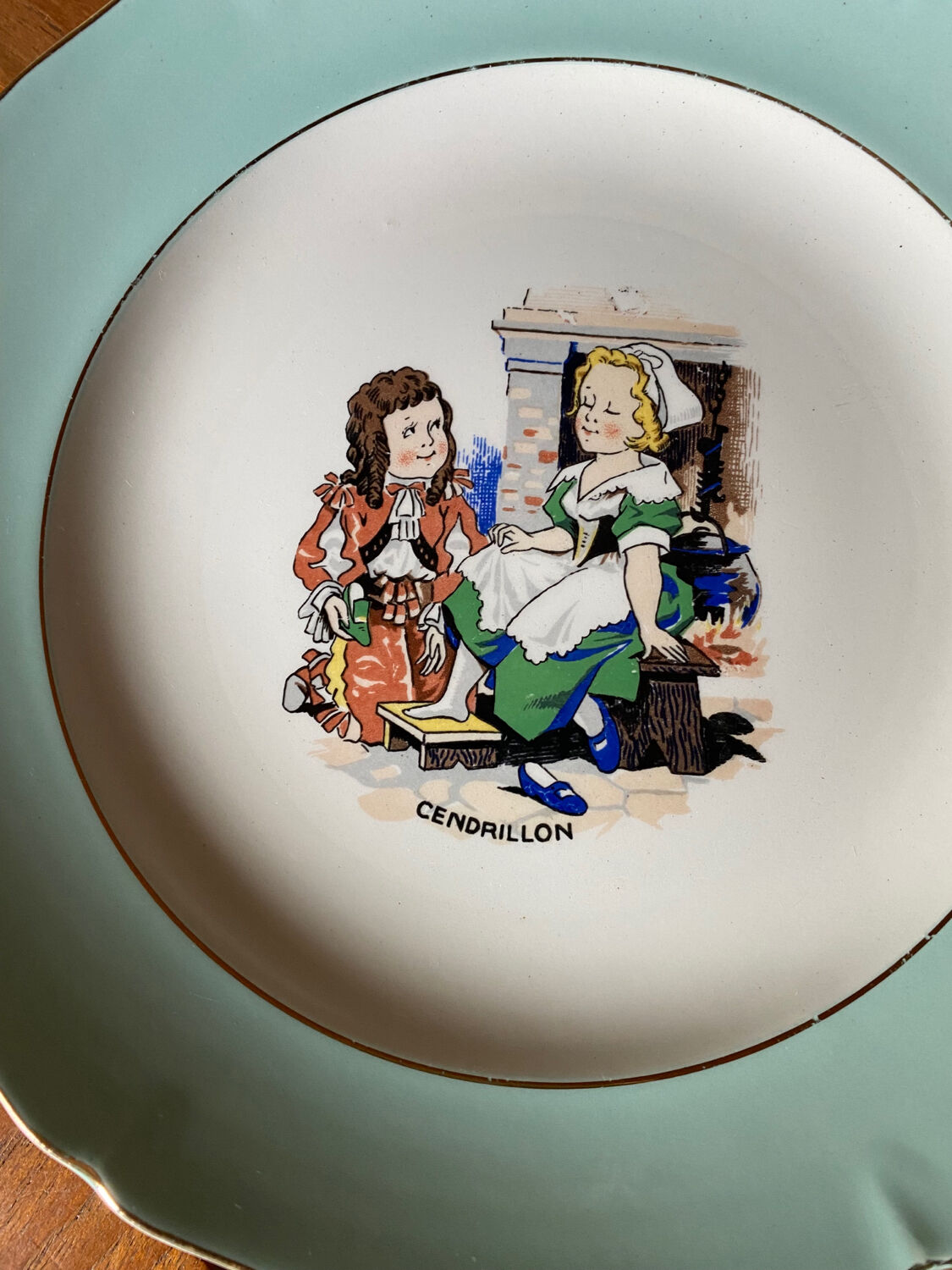 Perrault's tales cake service