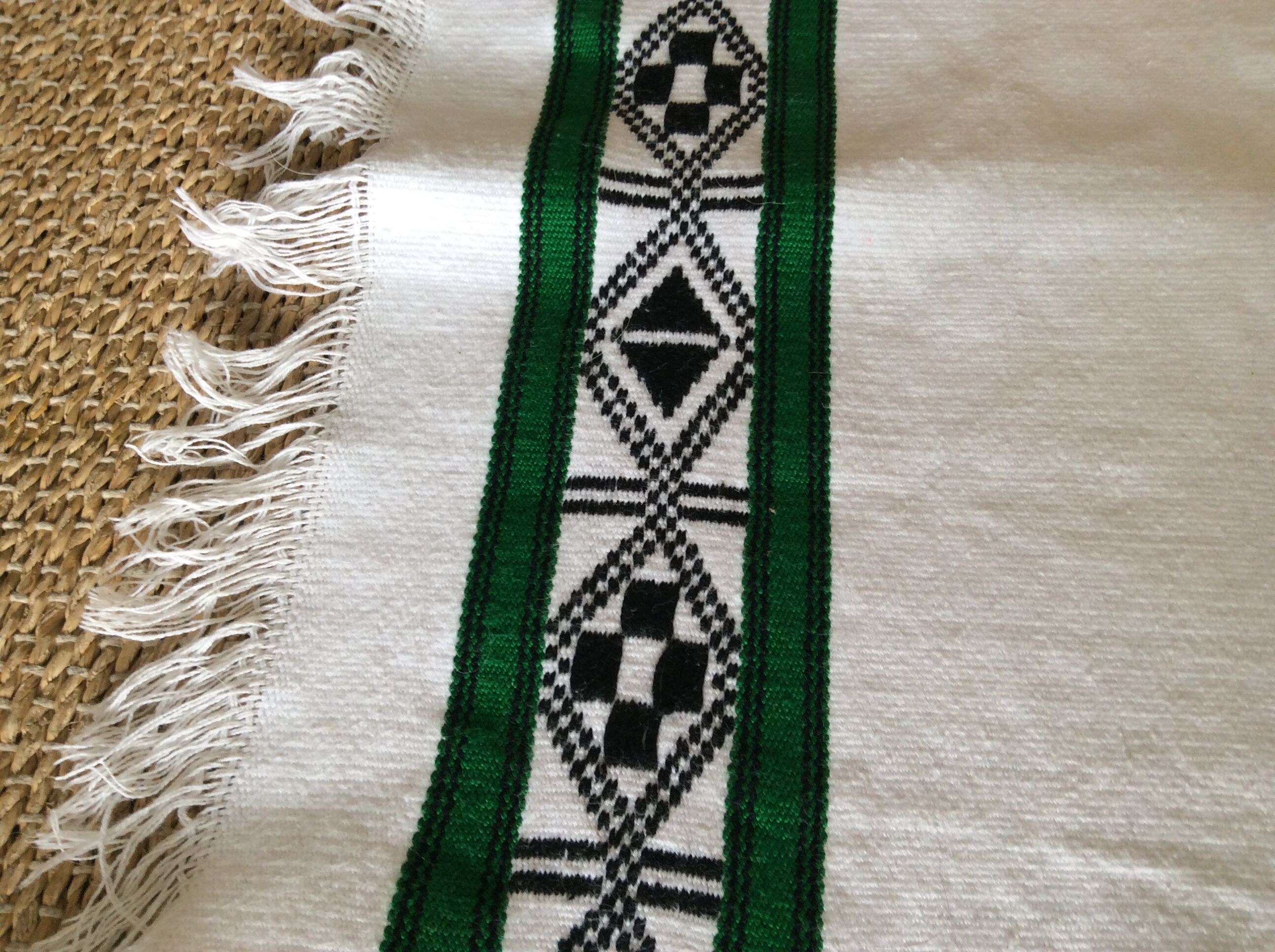 Set of 5 napkins and a table runner