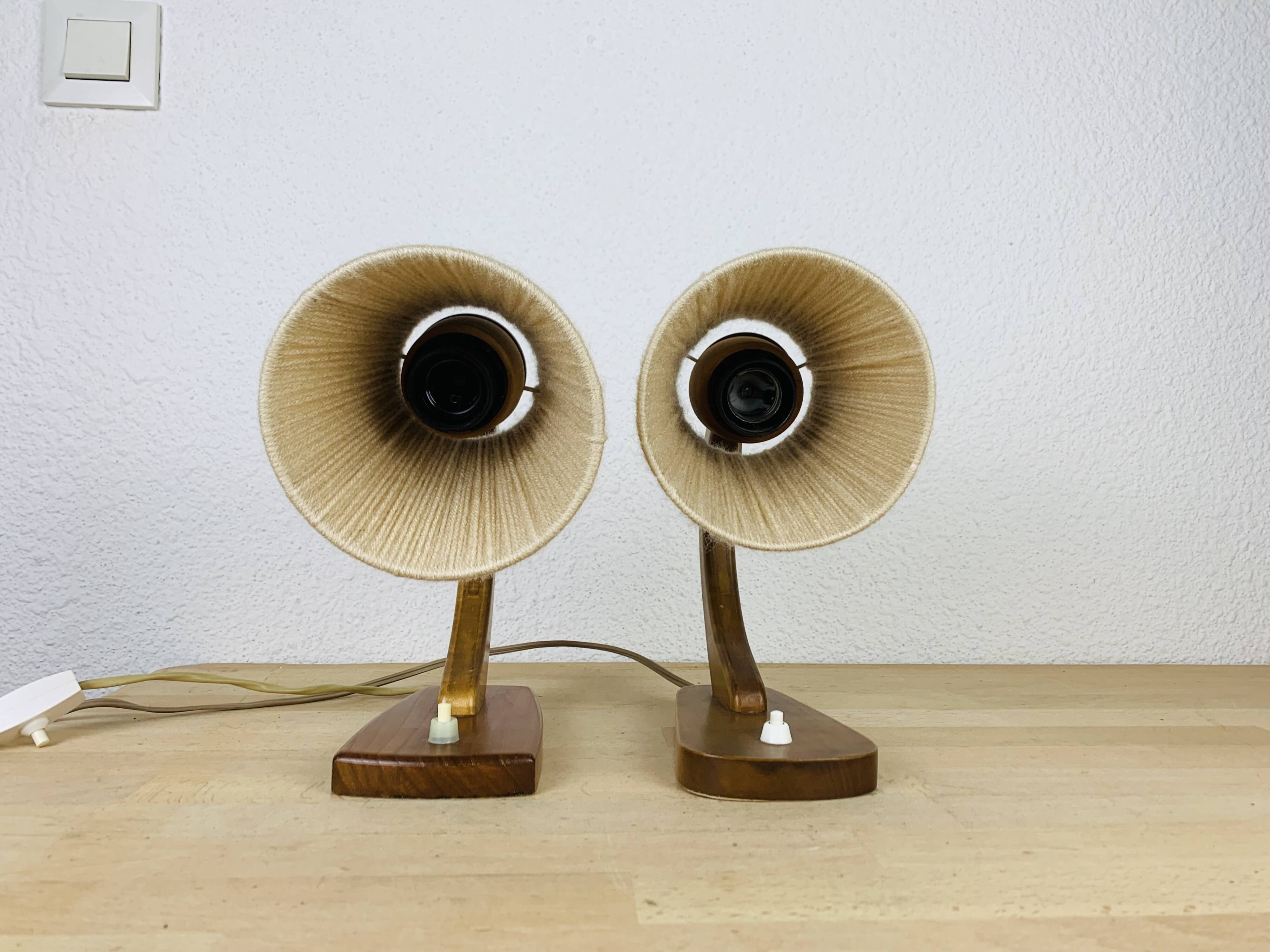 Paire de lampes art déco bois courbé et laine