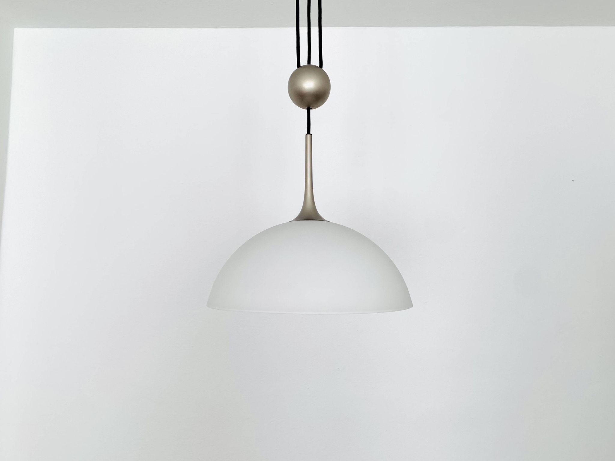 Lampe suspendue Opaline Posa 36 avec contrepoids par Florian Schulz