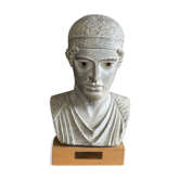 Statue réplique de l’Aurige de Delphes