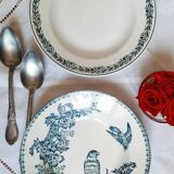 Assiettes creuses anciennes dépareillées en faïence terre de fer accompagnées d'une soupière
