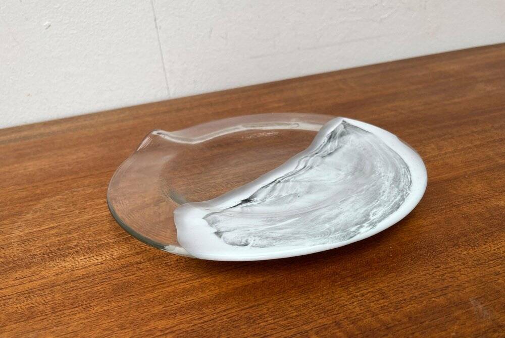 Vintage plate or bowl in German glass by Hans Jürgen Richartz for the Richartz art collection, Mathildenhütte, Solingen, Germany.