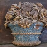 Une paire de frontons de porte très anciens