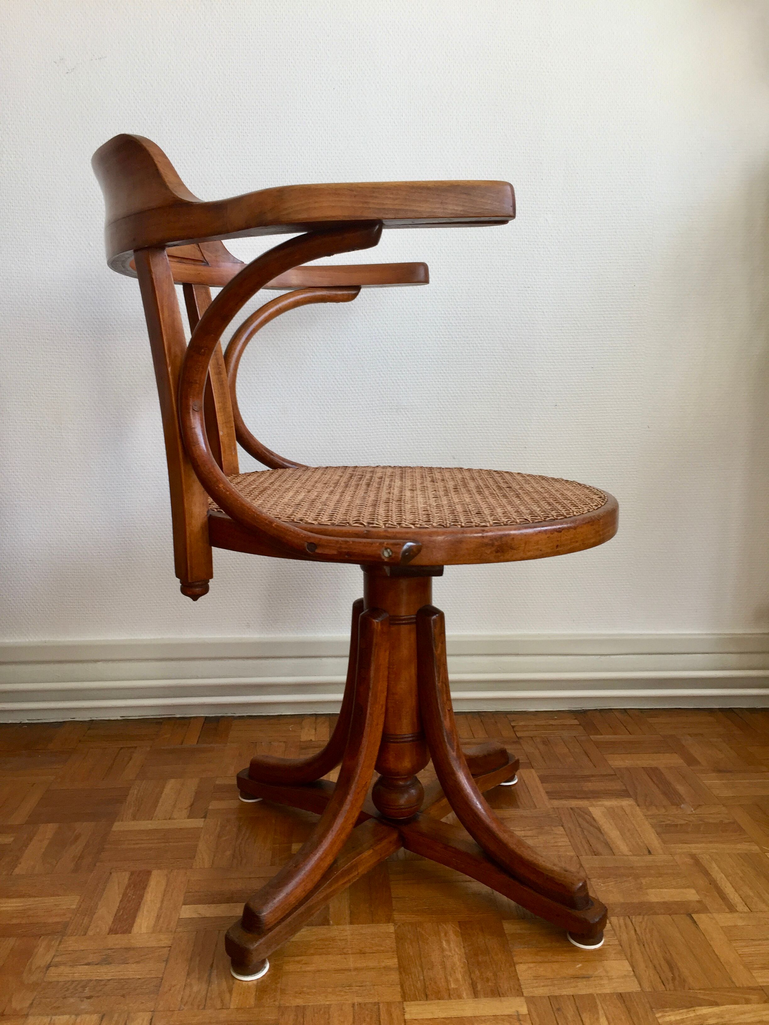 Fauteuil américain de bureau canné Baumann