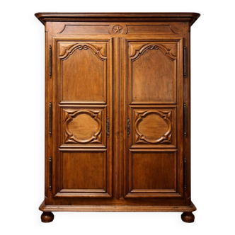 Large antique walnut wardrobe – 17th century (regional / noble rustic style)