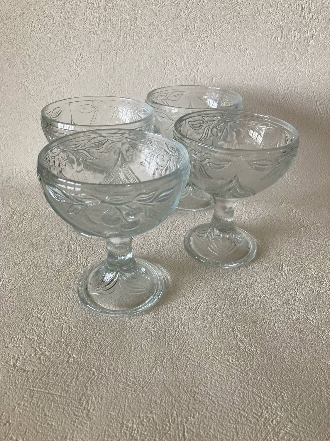 4 molded glass ice cream cups