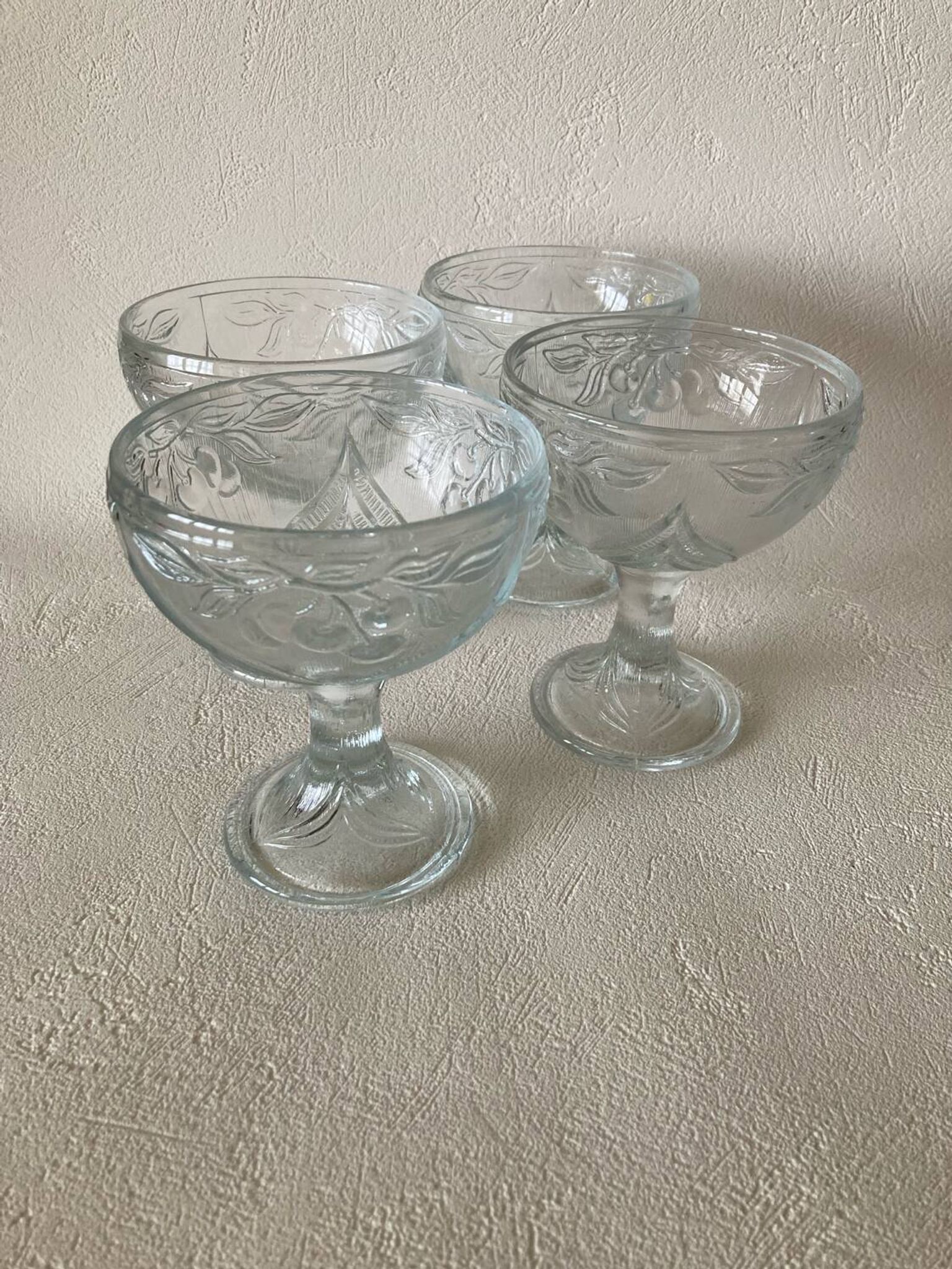 4 molded glass ice cream cups