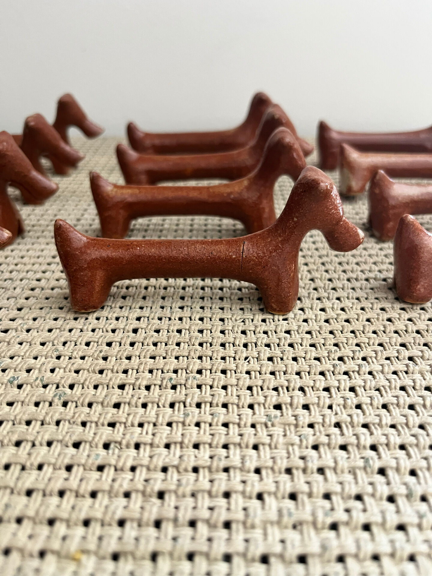 12  porte - couteaux teckel en grès