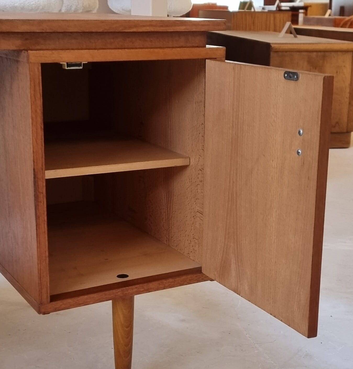 Bureau du milieu du siècle