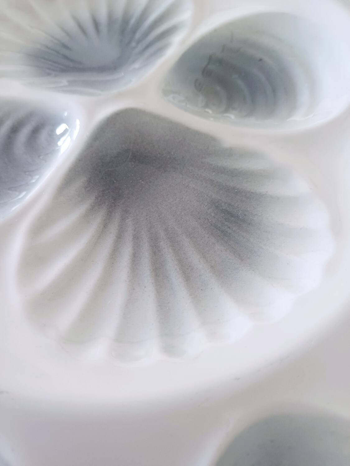 Set of 11 + 1 oyster plates Moulin des Loups
